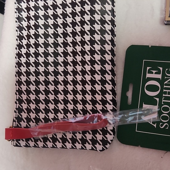 NEW!!  Make Up Gift Set!!! Excellent Deal!! - Picture 7 of 14